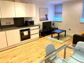 Icon Brentwood City Apartment